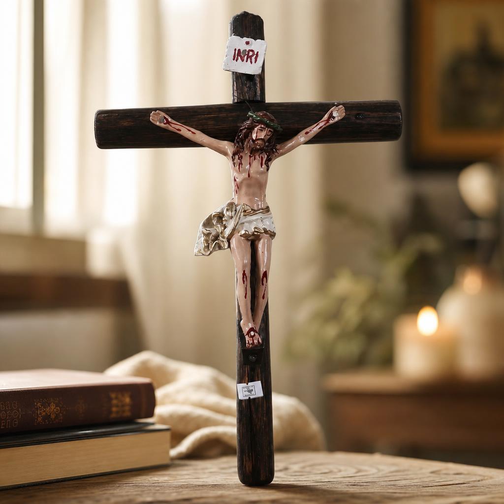 Crucifijo sencillo de madera de 15 pulgadas en ambiente devocional