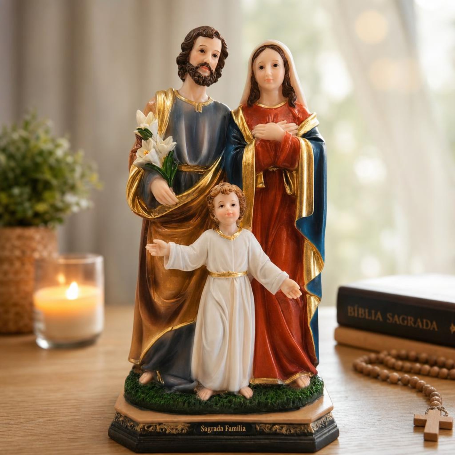 Vista frontal de la estatua de la Sagrada Familia de 12 pulgadas con Jesús, María y José
