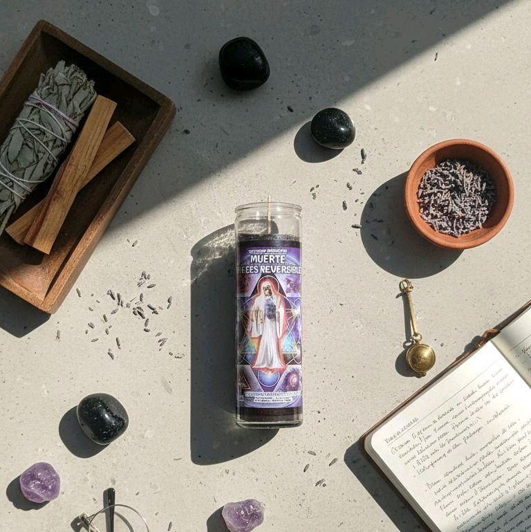 Veladora Muerte 7 Veces Reversible de siete días con obsidianas, amatistas, salvia y palo santo